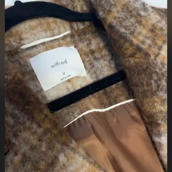 Aritzia Carlyle jacket - Picture 3 of 3